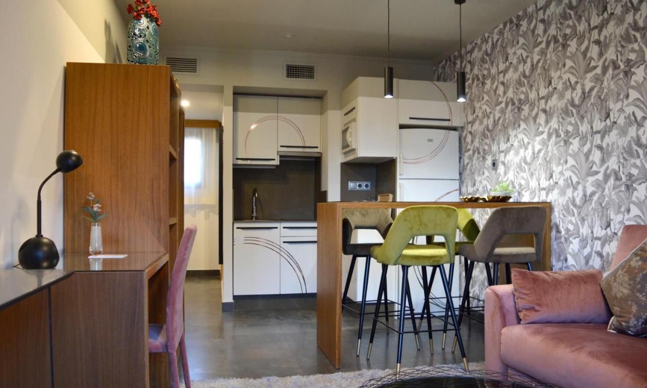 On Suites Sevilla Apartments Designed For Adults Екстер'єр фото